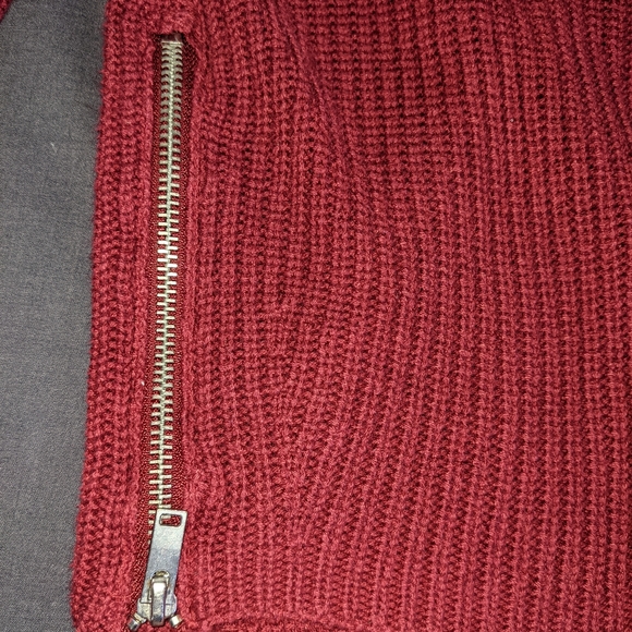 woman's Red sweater - Picture 2 of 4